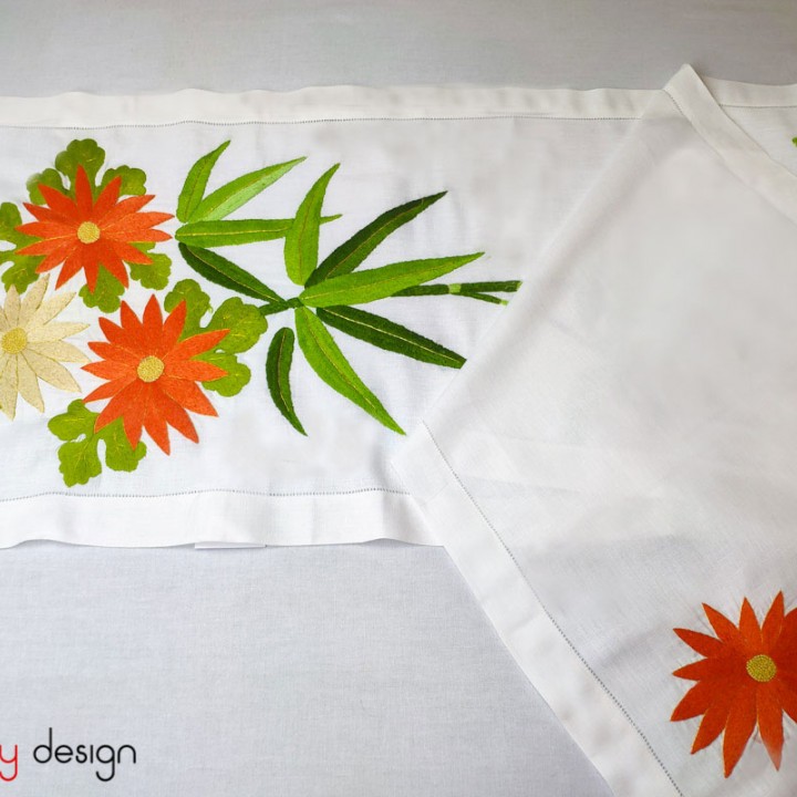 Table runner - daisy&cane embroidery